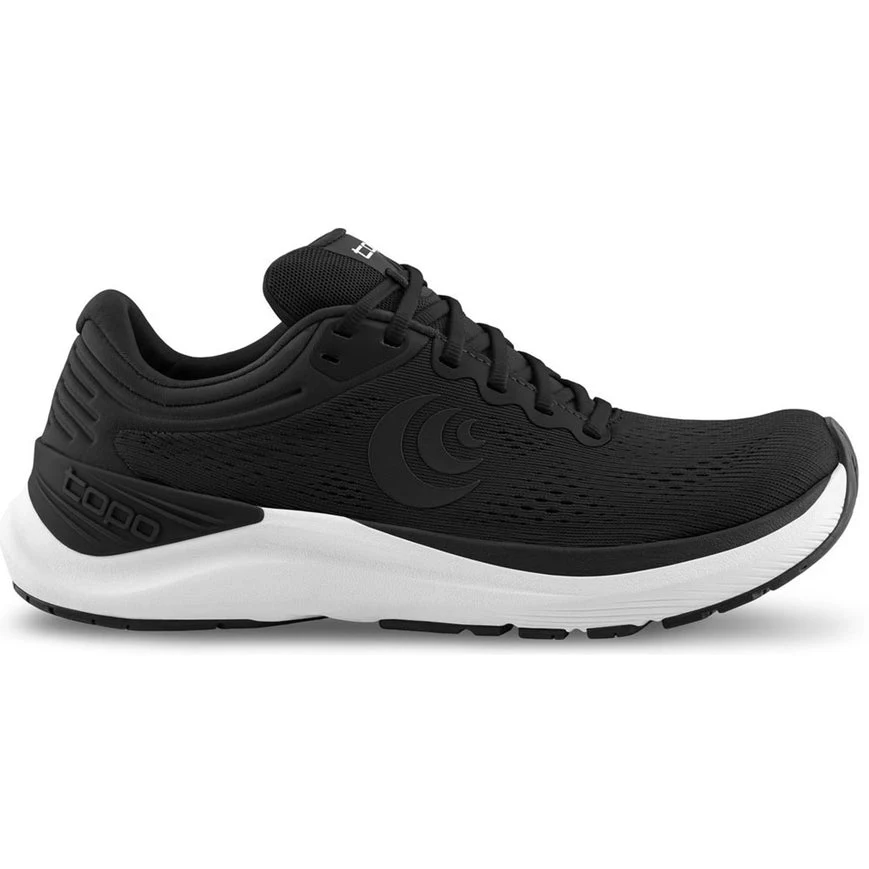 Women's Topo Athletic Ultrafly 4, Black/White, 9.5 B Medium