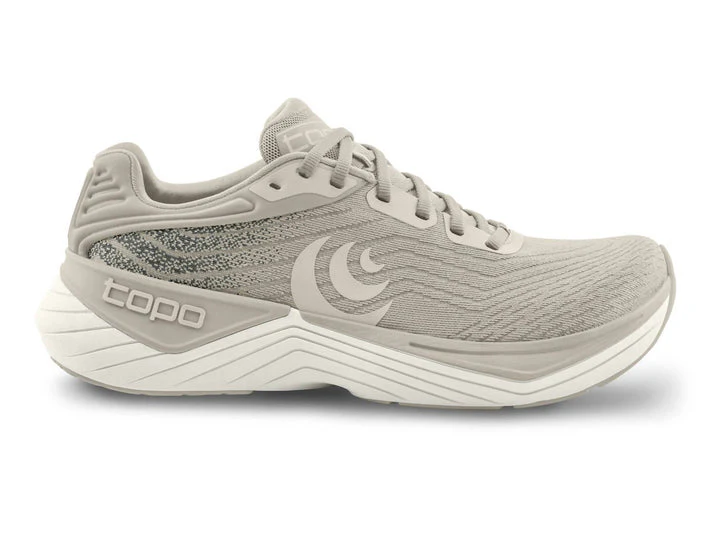 Women's Topo Athletic Ultrafly 5, Tan/White, 9 B Medium